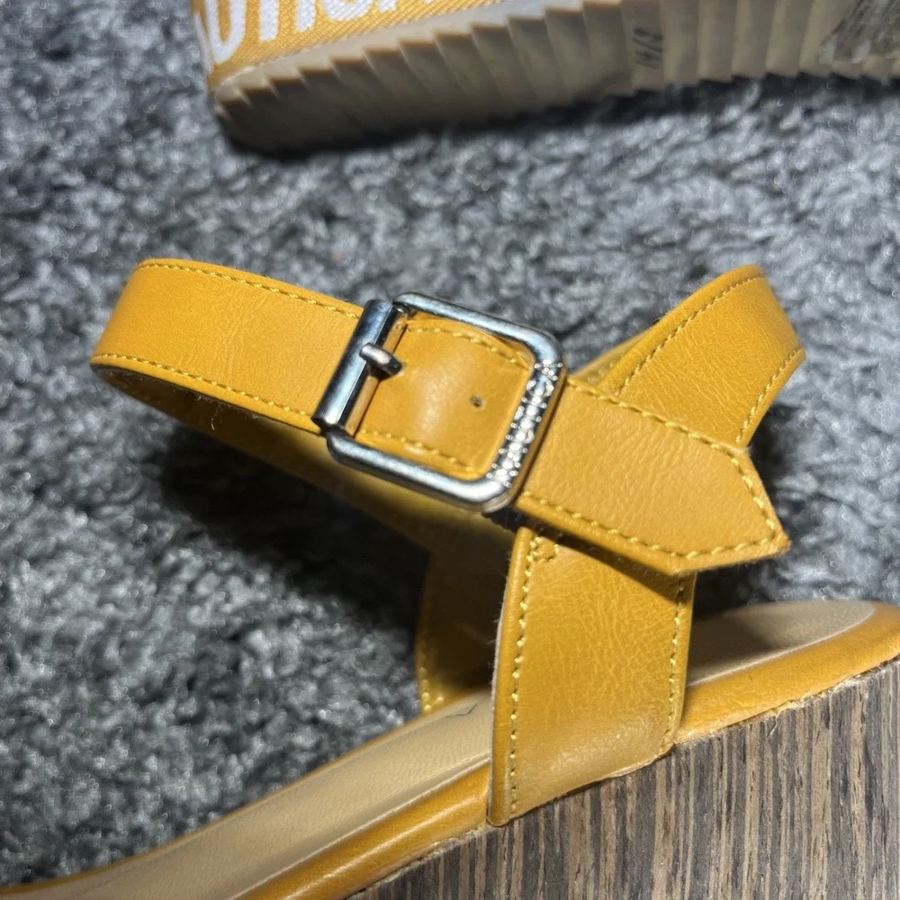 Nautica Sandal Women's Size 6.5 Mustard Faux Wood Wedge Sandal  Buckle - Picture 10 of 13